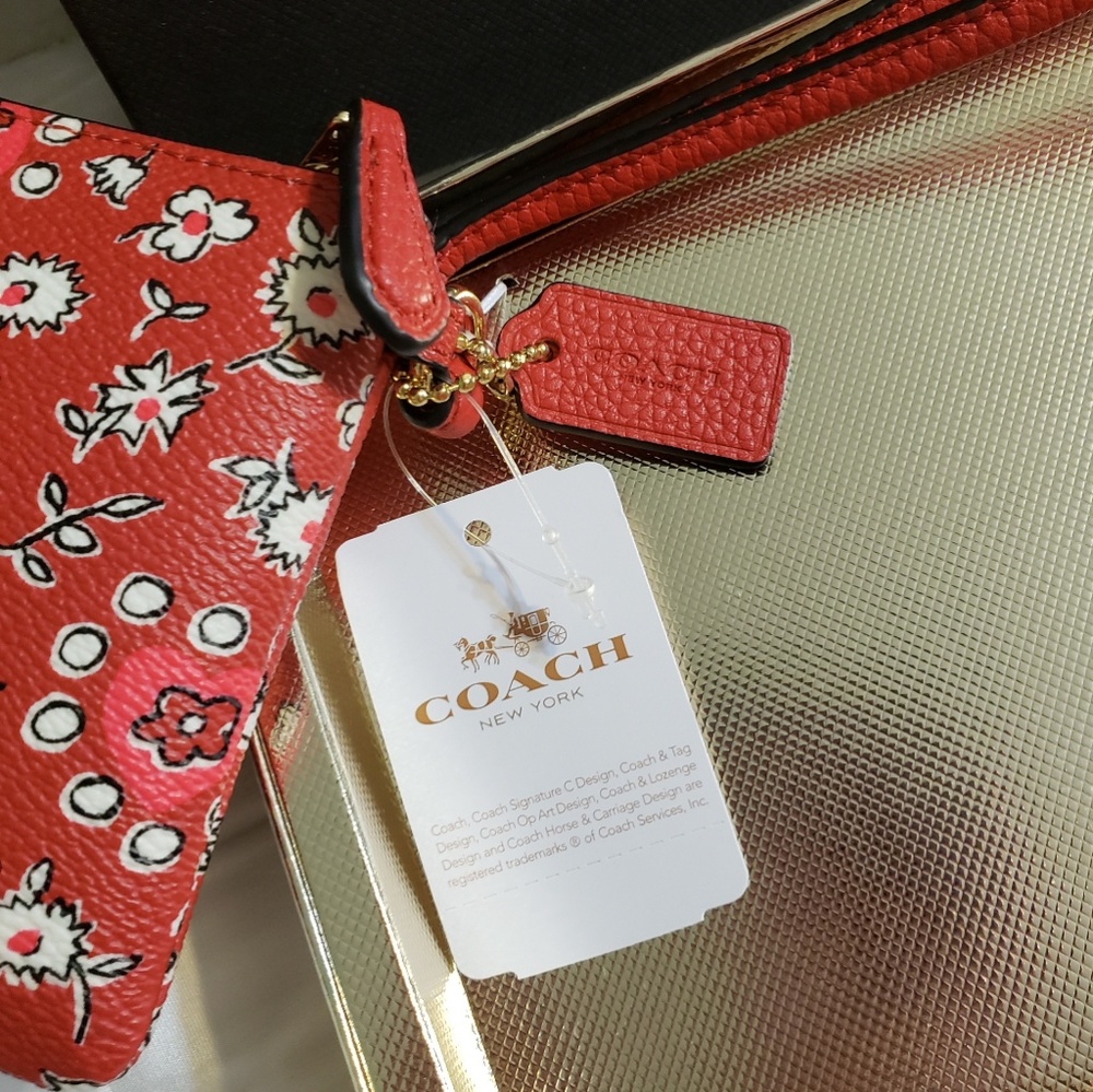 NWT New in Box COACH red flower wristlet - Picture 2 of 4